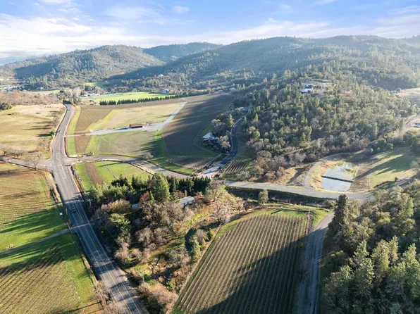 70 Vineyard View Cir, Medford, OR 97501