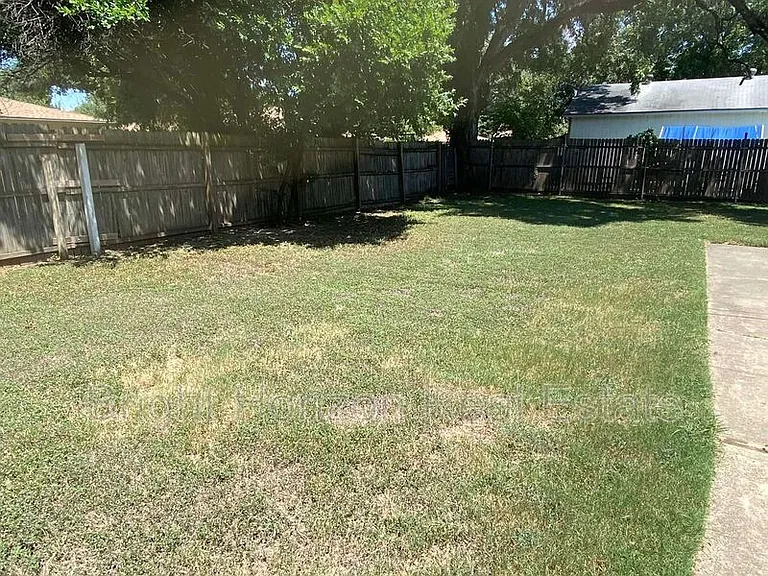 1017 Mullins St — Photo 25