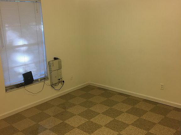 back bedroom w/fan