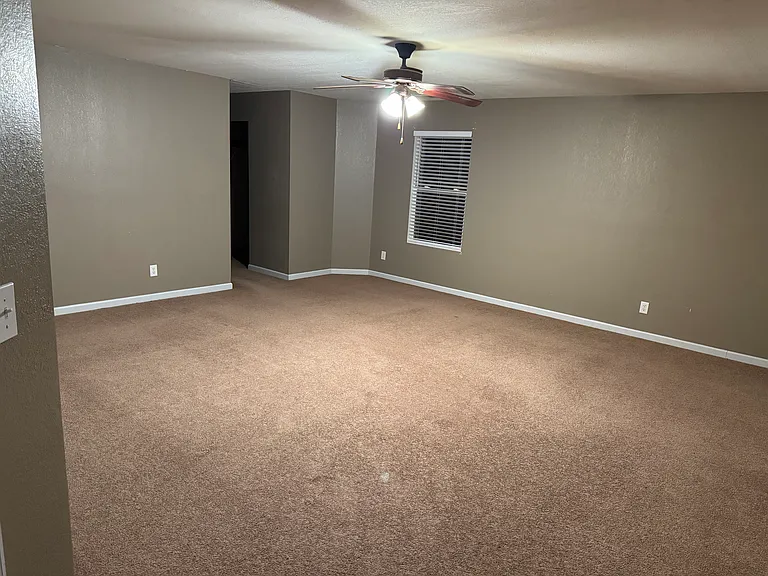 15464 Tyler Mill Dr — Photo 11