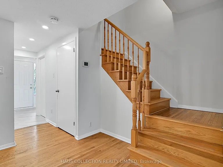 884 Walkley Rd — Photo 20