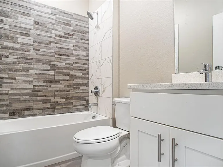 210 Goldenrod Ln — Photo 17