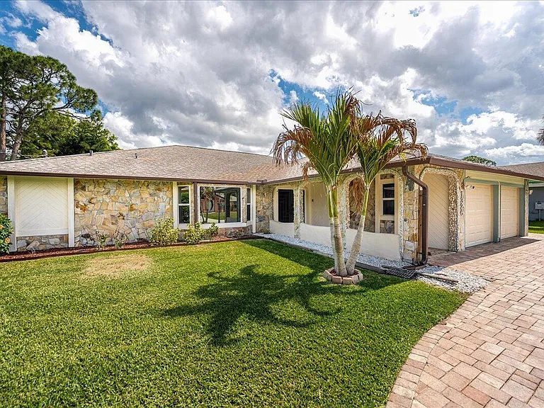 1326 SW Bartell Ave — Photo 1