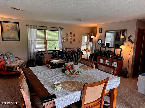3rd image of 607 Olive Dr