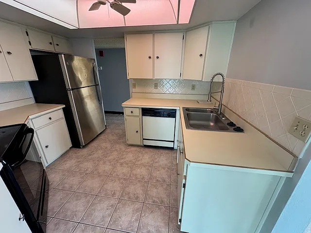 1 Oceans West Blvd #19B2 — Photo 32