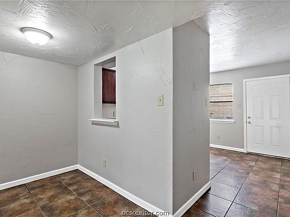 5th image of 206 Lincoln Ave APT A