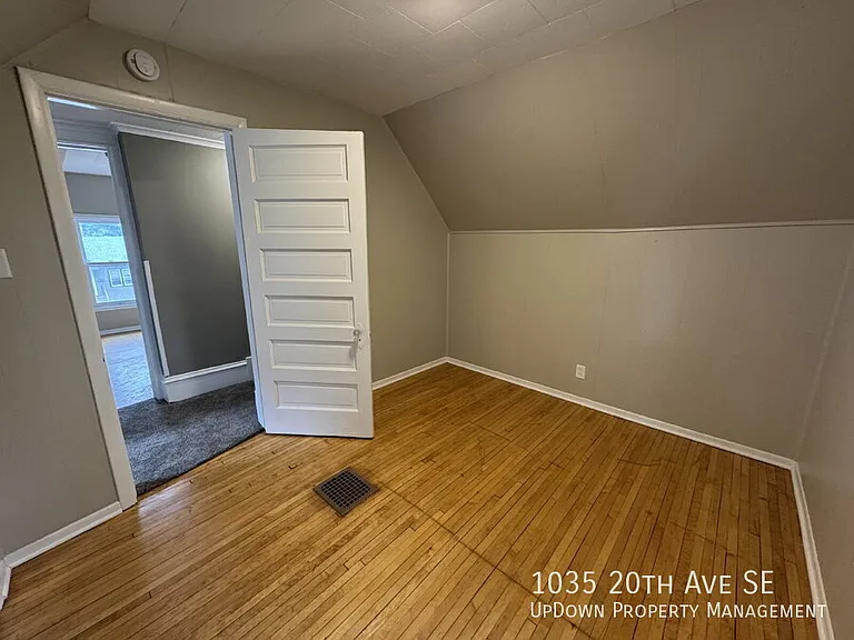 1035 20th Ave SE — Photo 16