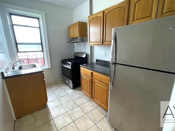 2nd image of 403 Saint Johns Pl #C