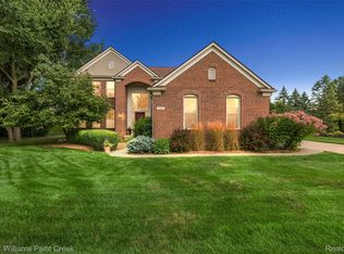 1933 Catlin Dr, Rochester, MI 48306