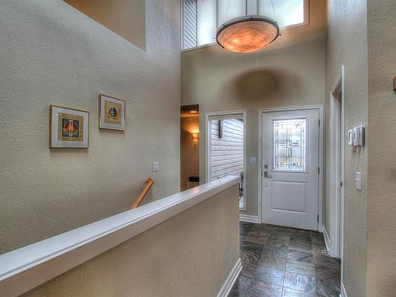 3rd image of 2027 S Parkwood Cir