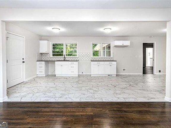 3rd image of 105 Mountain View Dr