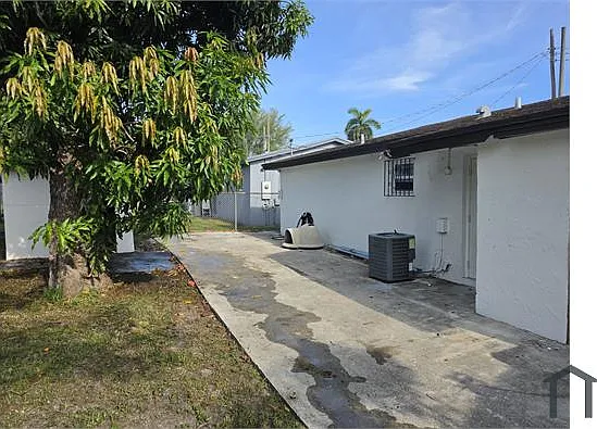 1330 NW 82nd St — Photo 9