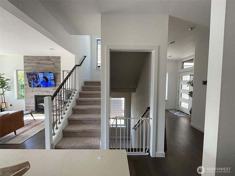 5th image of 16319 Main View Lane NE