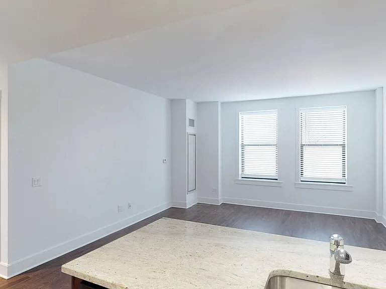 Shoreland — Photo 299