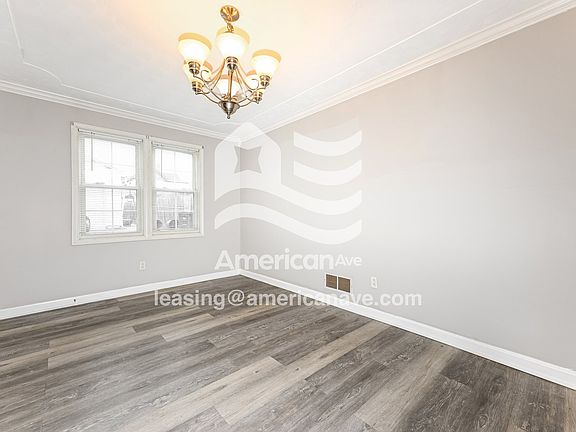 1270030_003_dining_room_4.jpg