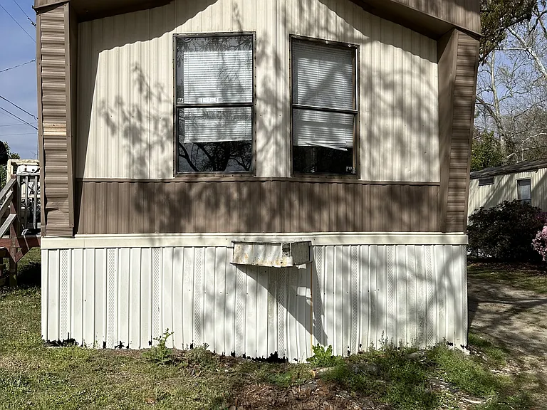 6320 Crestwood Ave — Photo 2