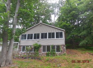 2222 Pine Ln, Bushkill, PA 18324