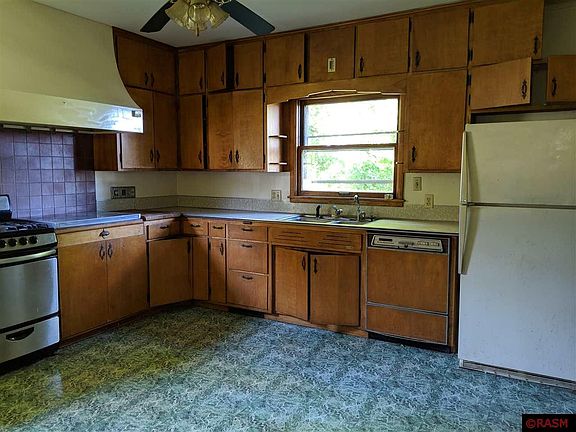 3rd image of 209 N Hennepin St
