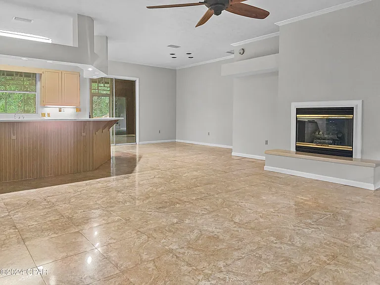 216 Sundial St — Photo 2