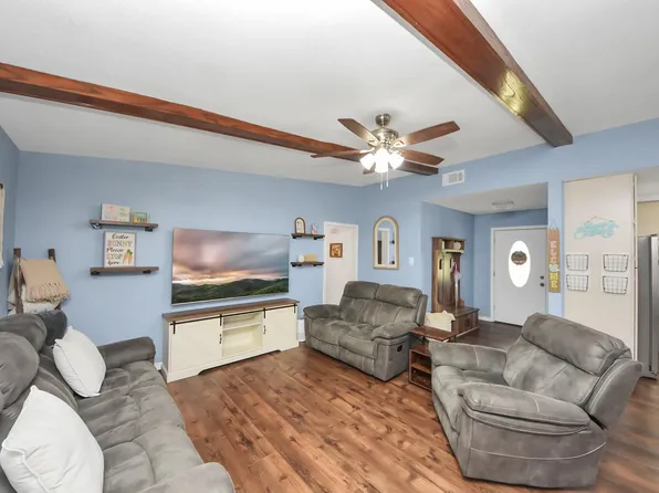 1405 Avenue G, Danbury, TX 77534