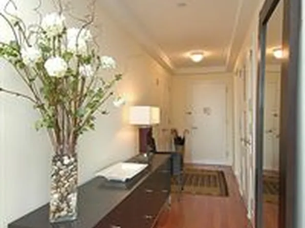 425 Fifth Avenue image 1 of 6