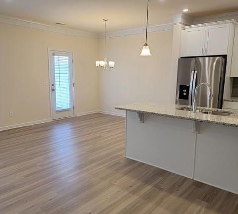 5th image of 160 Madison Bnd