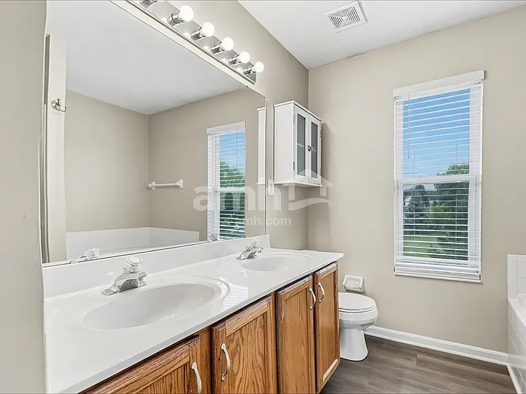 233 Saddle Creek Ln — Photo 11