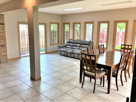 5th image of 2609 N Coachman Ln