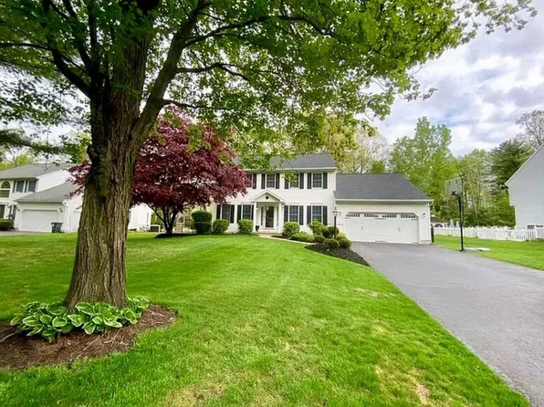 56 Orchardview Dr, Halfmoon, NY 12065