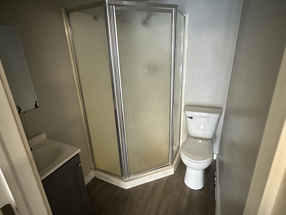2nd image of 105 E Emeline St #D