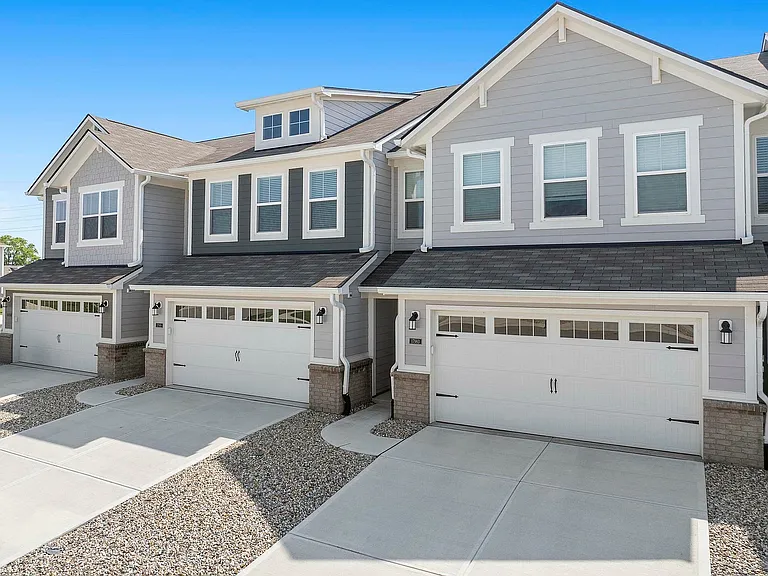 Casey Corner Townhomes — Photo 4