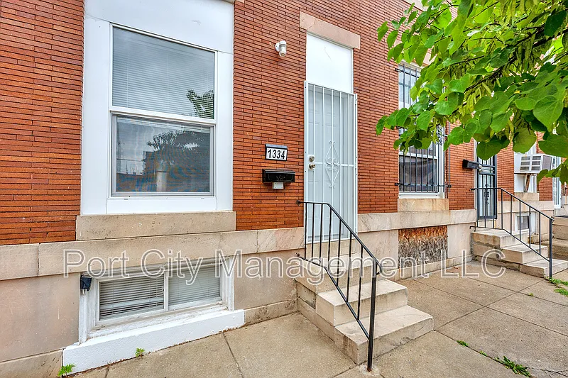 3 bed, 3.0 bath, 1234 sqft, $2,300 — Photo 2