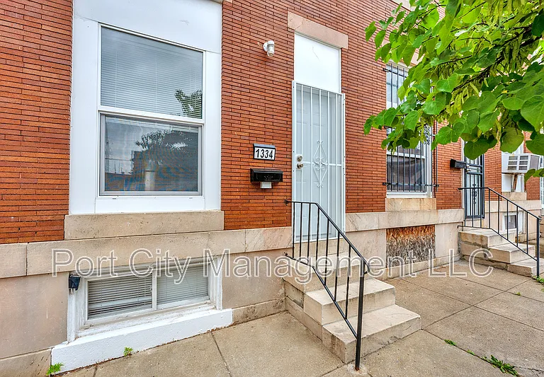 1334 N Luzerne Ave — Photo 2