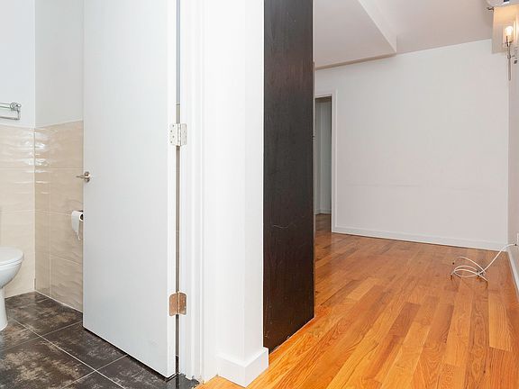 2nd image of 146 Linden Blvd #3D