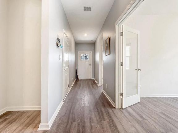 3rd image of 10414 Whitney Pl
