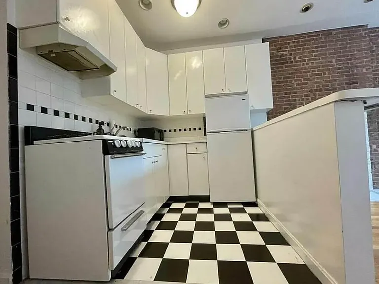 14 Jones St #3B — Photo 7