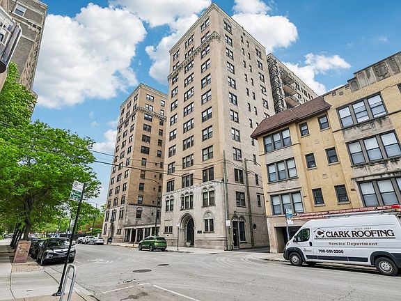 2nd image of 1755 E 55th St APT 605