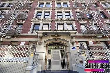 Rented by R New York