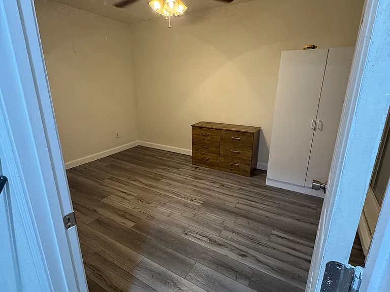 513 Justin St #A — Photo 8