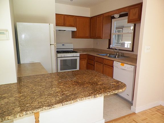 3rd image of 905 Graceland Ave APT 3