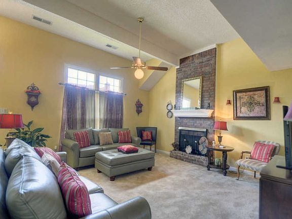 2nd image of 6716 Devenshire Ln