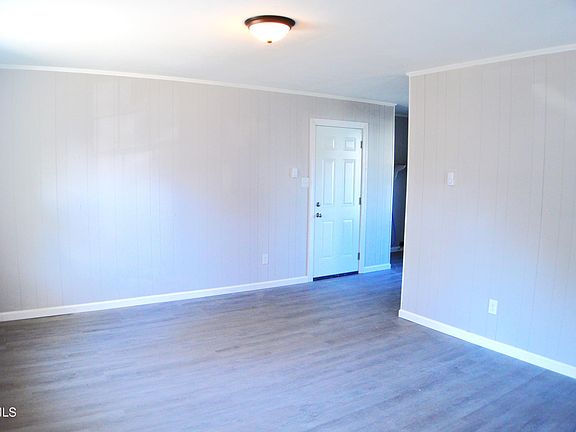 3rd image of 713 Water St