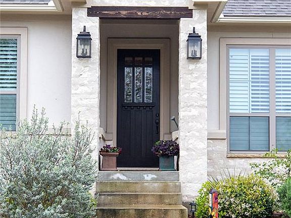 2nd image of 202 E Woodlawn Dr