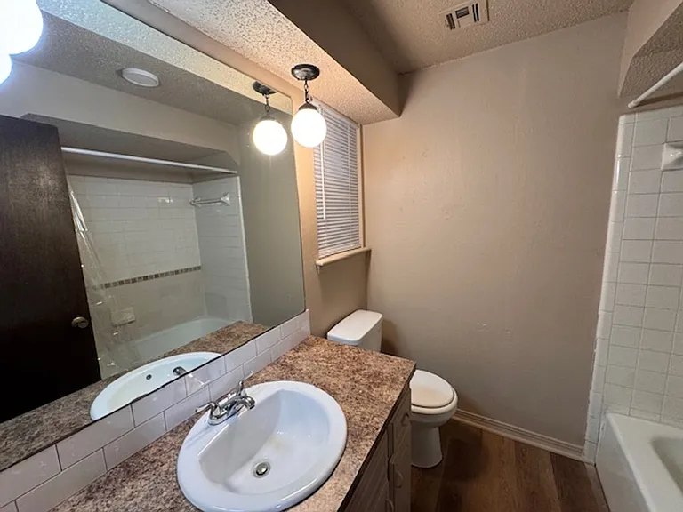 608 SW 13th St — Photo 11