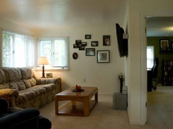 5th image of 202 Leroy Ave