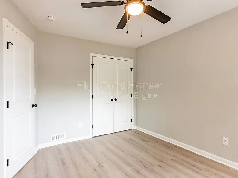 400 Gallery Ln #B-5 — Photo 6