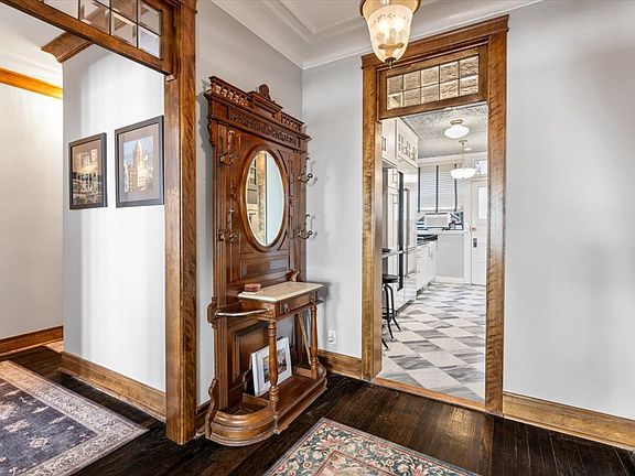 2nd image of 609 W Addison St APT 2