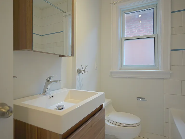 1082 Avenue Rd — Photo 17