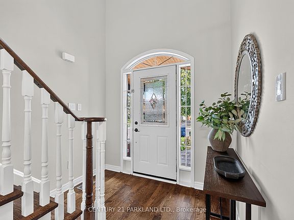 4th image of 228 Rosemount Ave