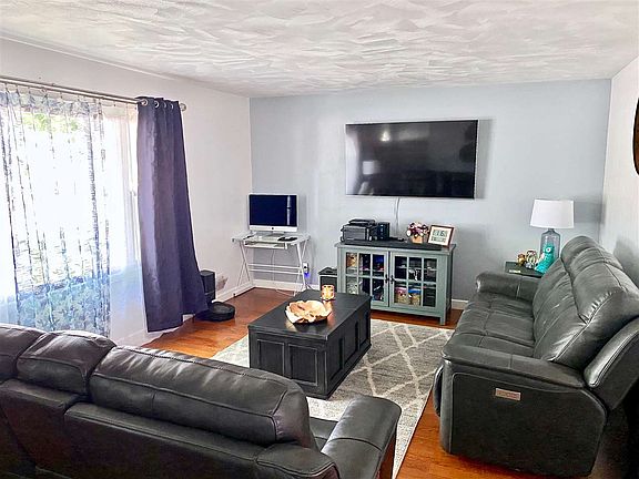 2nd image of 1304 Picotte St